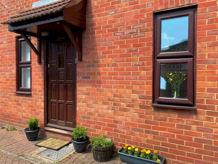 1 Bedroom Flat To Rent In Reading Road South, Church Crookham, Fleet, GU52