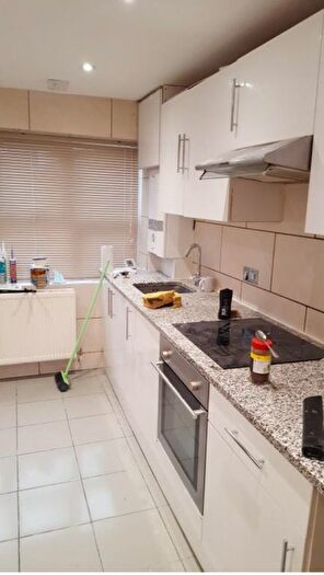 4 Bedroom Maisonette To Rent In Newmarket Avenue, Northolt, UB5