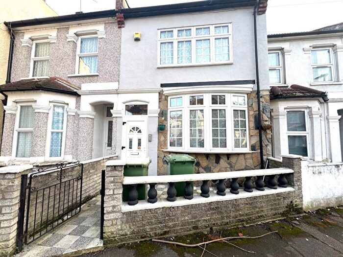 3 Bedroom Terraced House To Rent In Reginald Road, Forest Gate, E7