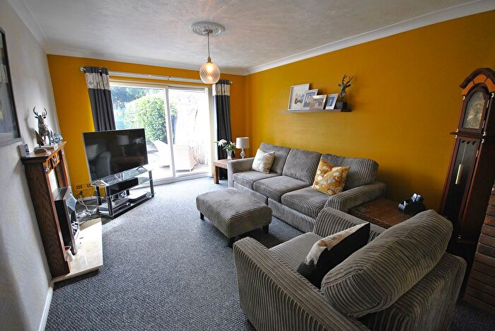 3 Bedroom Semi-Detached House For Sale In Barnby Dun Road, Clay Lane, Doncaster, DN2