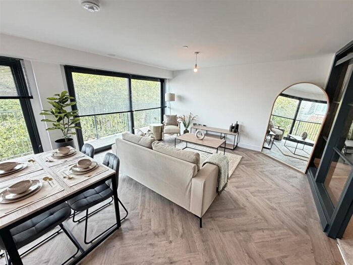 2 Bedroom Apartment To Rent In St. Pauls Square, Birmingham, B3