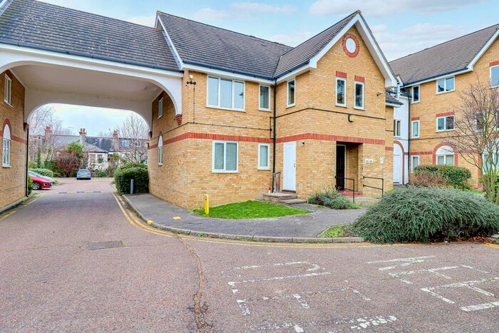 2 Bedroom Flat To Rent In Cambridge Road, Southend-On-Sea SS1