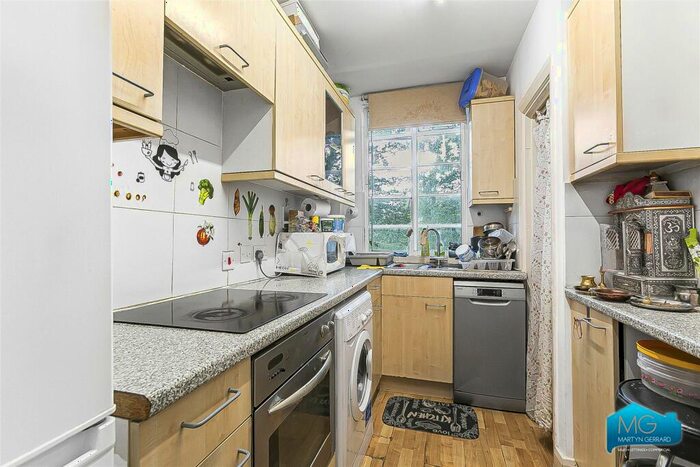 1 Bedroom Apartment To Rent In Grove House, Waverley Grove, Finchley, N3