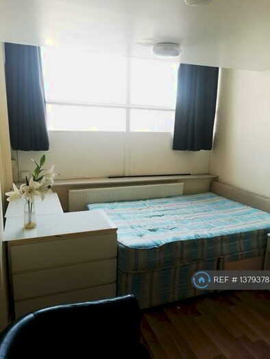 Studio To Rent In Plough Road, London, SW11