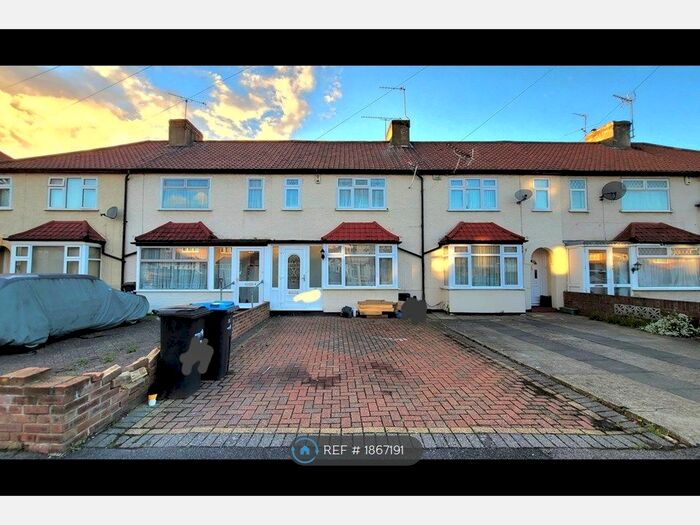 2 Bedroom Terraced House To Rent In Sharon Road, Enfield, EN3