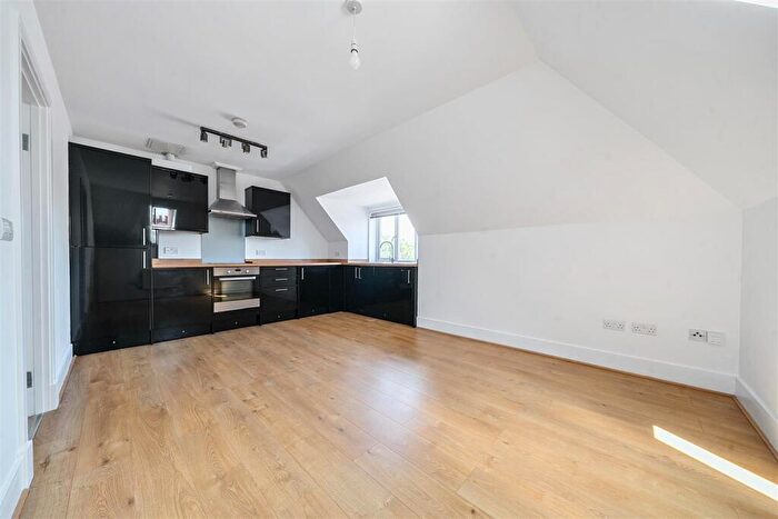 2 Bedroom Apartment To Rent In College Road, Woking, GU22