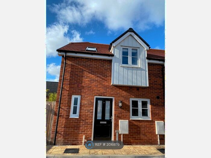 2 Bedroom Semi-Detached House To Rent In Warwick Avenue, Bedford, MK40