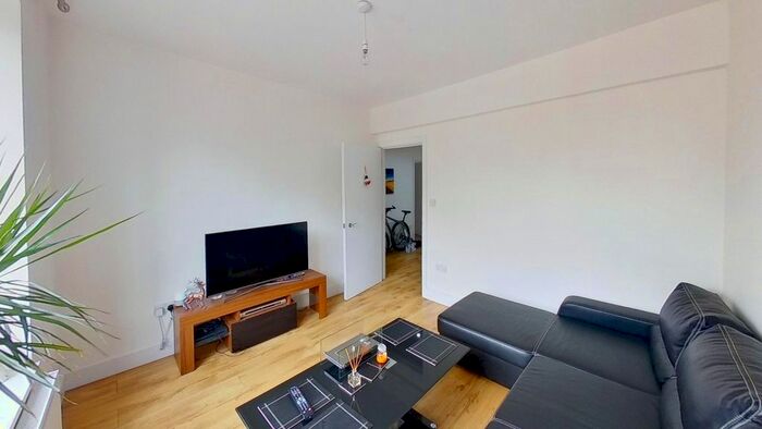 2 Bedroom Flat To Rent In Offington Lane, Worthing, West Sussex, BN14