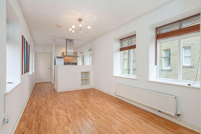 1 Bedroom Apartment For Sale In Edgcumbe House, Bramwell Way, Savile Park, HX1