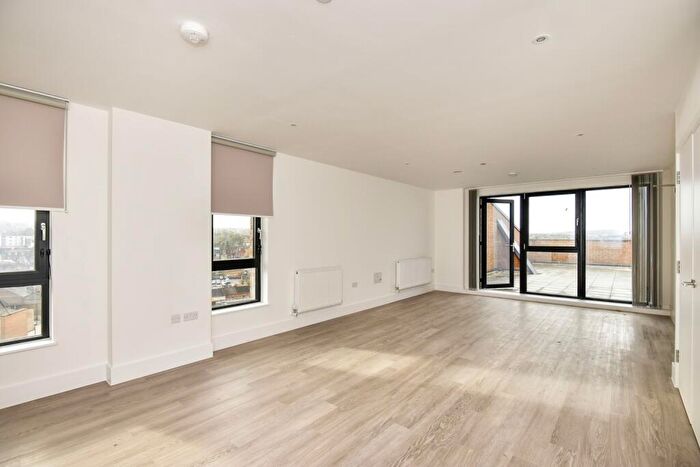 2 Bedroom Flat To Rent In Medway Street Chatham, ME4