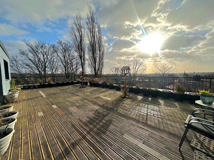 2 Bedroom Apartment For Sale In Blackburn Road, Bolton, BL1