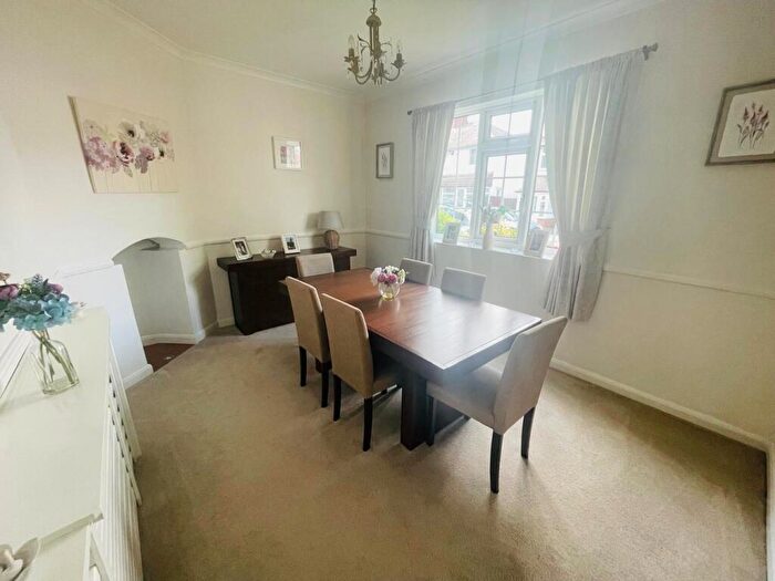 3 Bedroom Semi-Detached House For Sale In Graham Road, West Bromwich, B71