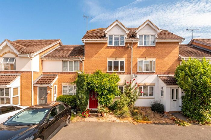 4 Bedroom Terraced House For Sale In Elm Park, Reading, RG30