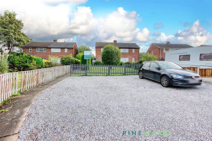 2 Bedroom Semi-Detached House For Sale In Scarsdale Crescent, Brimington, Chesterfield, Derbyshire, S43