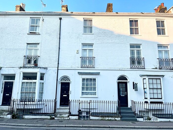 2 Bedroom Flat To Rent In - Russell Street, Dover, CT16