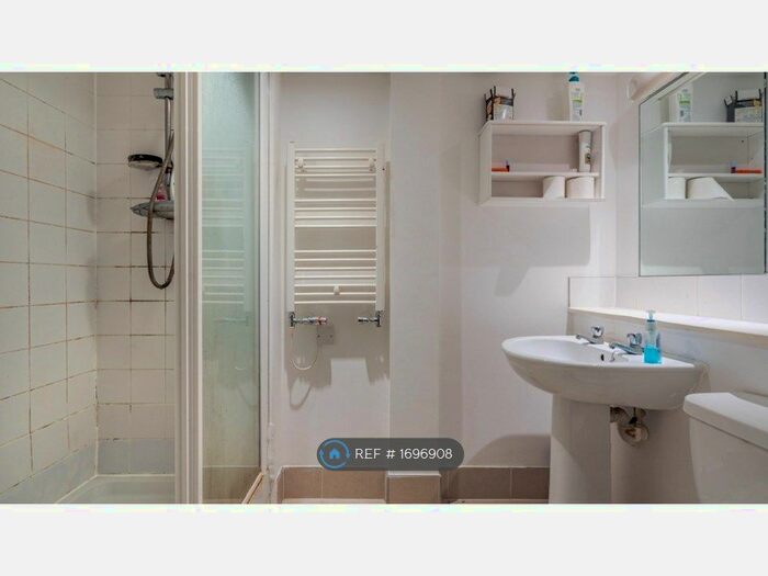 2 Bedroom Flat To Rent In Cadogan Road, London, SE18