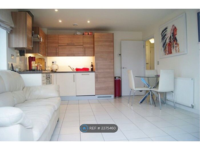 2 Bedroom Flat To Rent In Sullivan Court, London, E3