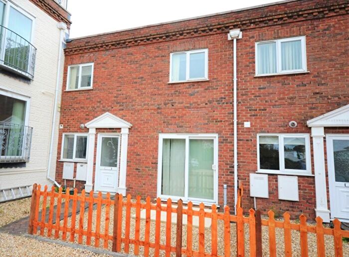 2 Bedroom End Of Terrace House To Rent In Lake Hill, Sandown, PO36