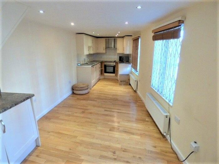 3 Bedroom Terraced House To Rent In Medway Road, London, E3