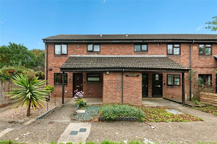 1 Bedroom Flat For Sale In Perry Close, Uxbridge, UB8