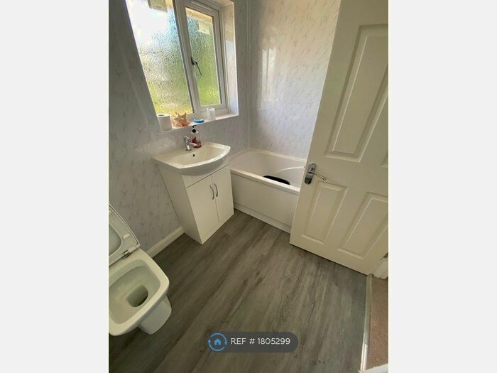 3 Bedroom End Of Terrace House To Rent In Lodge Lane, New Addington, Croydon, CR0