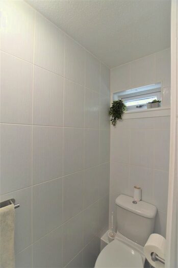 3 Bedroom End Of Terrace House For Sale In Busbiehead, Girdle Toll, Irvine, KA11