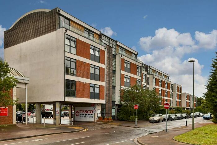 2 Bedroom Flat To Rent In Victoria Avenue, West Molesey KT8