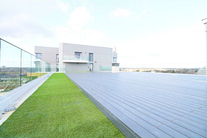 1 Bedroom Apartment To Rent In (th Floor) Charter House, High Road, Ilford, IG1