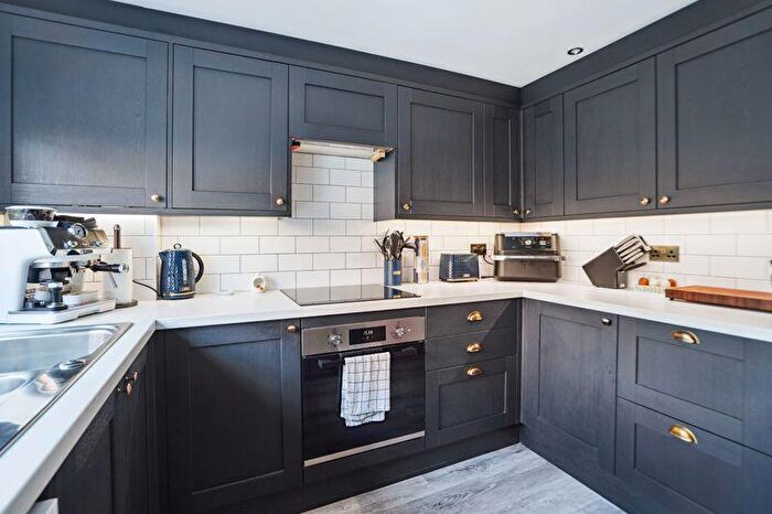 2 Bedroom Apartment For Sale In Queensmead Road, Loudwater, HP10