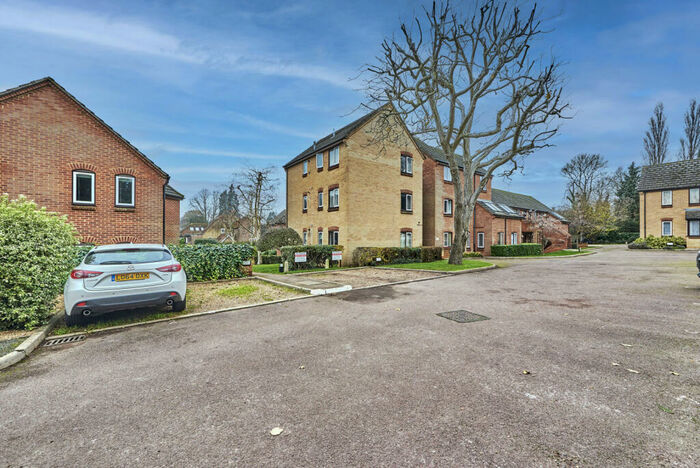 2 Bedroom Apartment To Rent In The Putterills, Harpenden, Herts, AL5