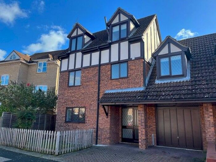 3 Bedroom Semi-Detached House To Rent In Crockfords Road, Newmarket, CB8