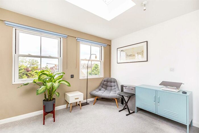 Flat To Rent In Upper Richmond Road West, East Sheen, SW14