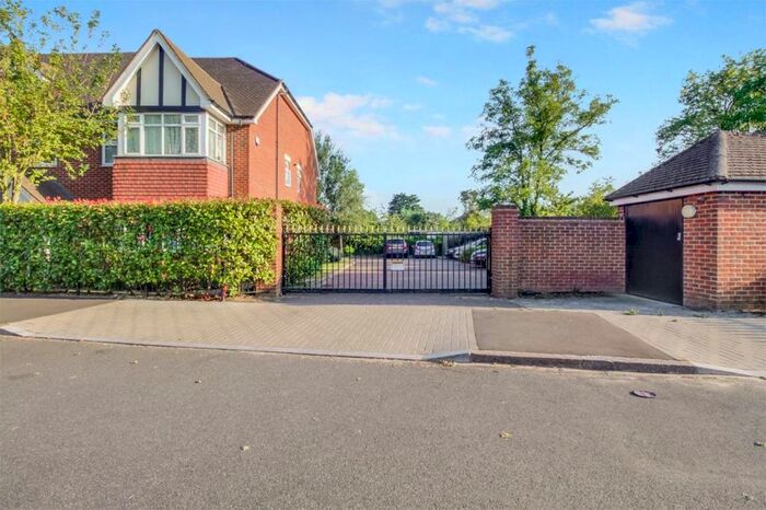 2 Bedroom Flat To Rent In Midwinter Court, Draycott Avenue, Harrow, HA3