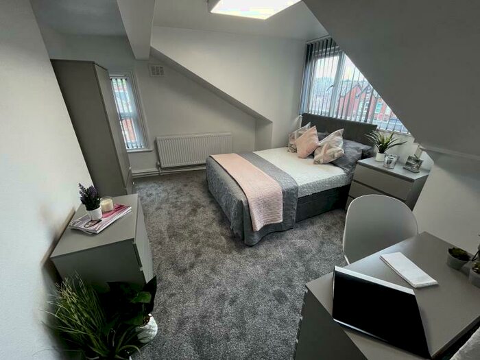 2 Bedroom Apartment To Rent In A Cardigan Rd, LS6