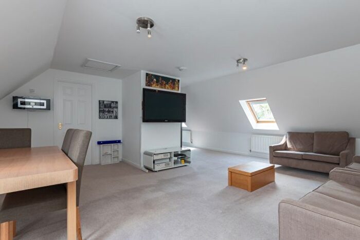 2 Bedroom Flat To Rent In Linacre Court, Headington, OX3