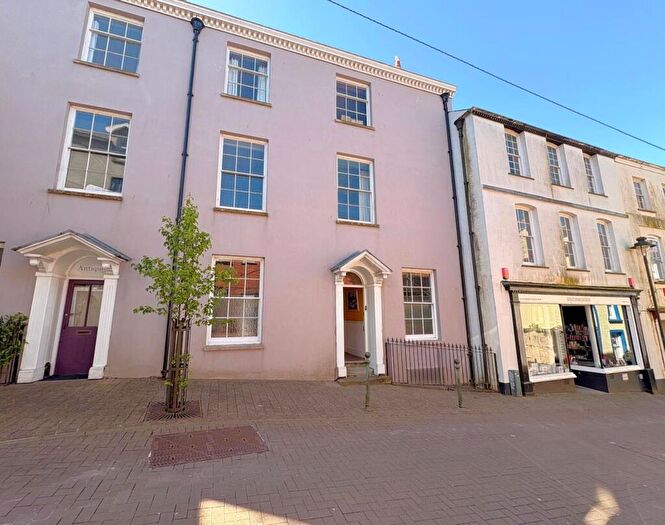 9 Bedroom Town House For Sale In St Marys Street, Carmarthen, SA31