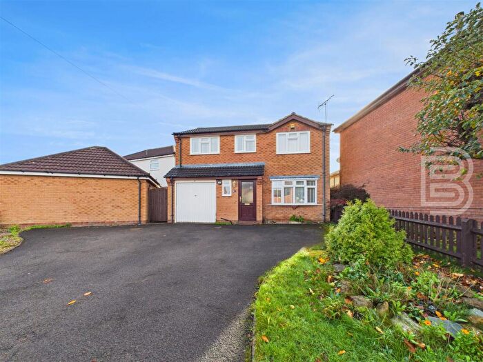 4 Bedroom Detached House For Sale In Pine Close, Lutterworth, LE17