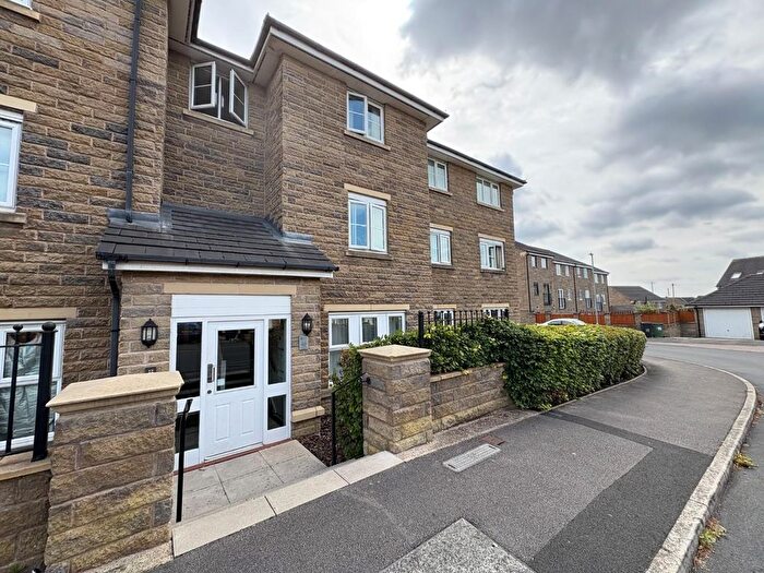 2 Bedroom Flat For Sale In Highfield Chase, Dewsbury, West Yorkshire, WF13