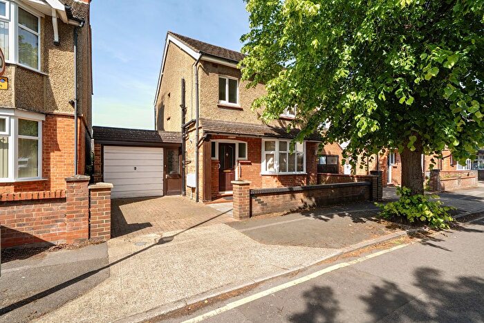 3 Bedroom Detached House For Sale In Leon Avenue, Bletchley, Milton Keynes, MK2