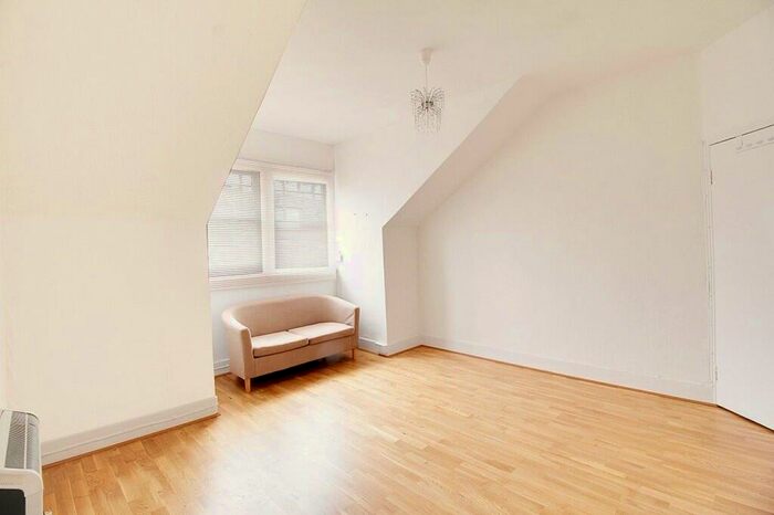 Studio To Rent In Hillfield Avenue, Crouch End, London, N8