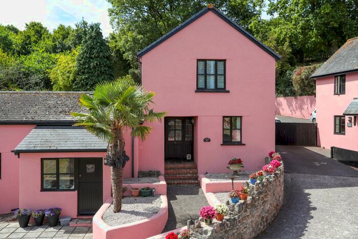 3 Bedroom End Of Terrace House To Rent In Higher Holcombe Road, Teignmouth, TQ14