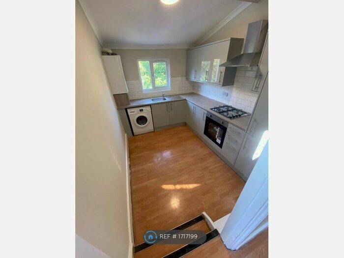 2 Bedroom Flat To Rent In Buckingham Road, London, E10