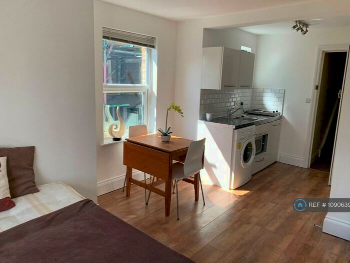 Studio To Rent In London, London, N19