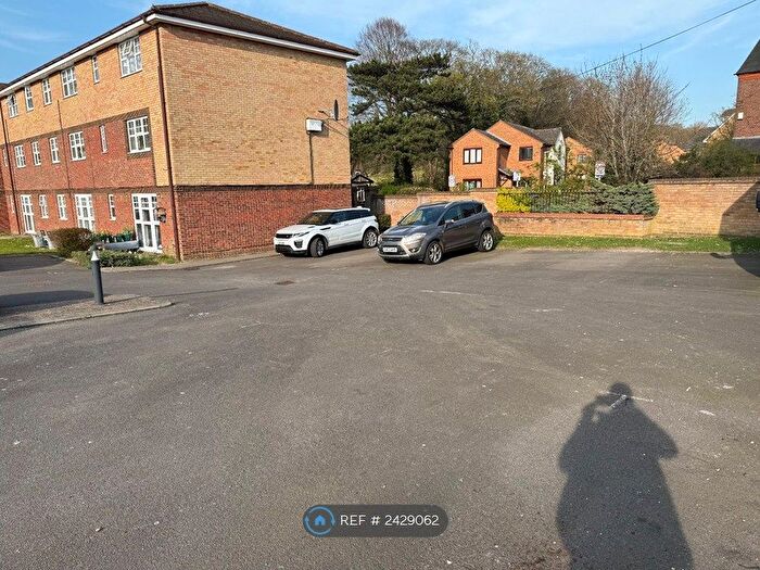 1 Bedroom Flat To Rent In Countess Court, Luton, LU2