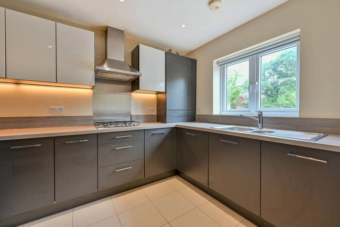 4 Bedroom Detached House To Rent In Brookwood Farm Drive, Woking, GU21