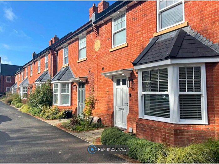 3 Bedroom Semi-Detached House To Rent In Connaught Place, Brockenhurst, SO42