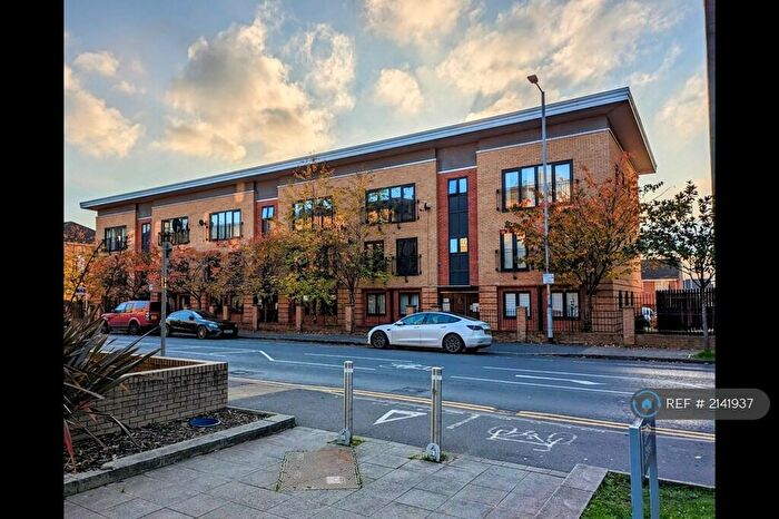 2 Bedroom Flat To Rent In Hulme, Manchester, M15