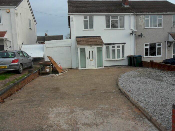 3 Bedroom Semi-Detached House To Rent In Kenpas Highway, Styvechale CV3