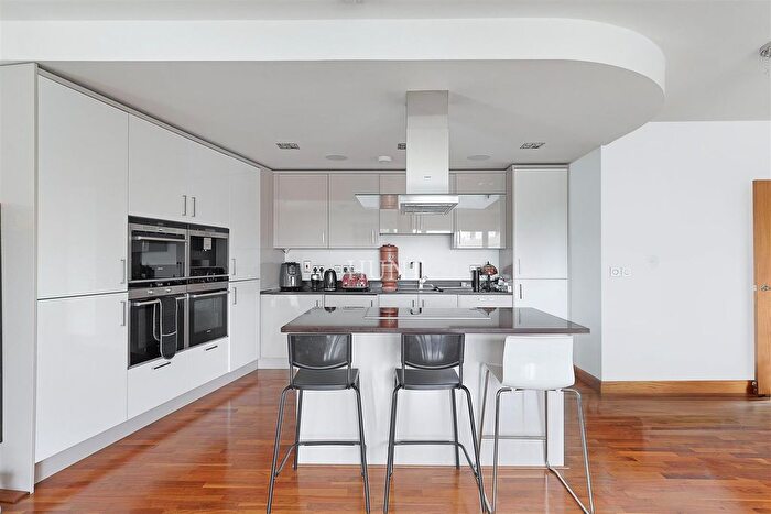 2 Bedroom Flat To Rent In Silver Hind Court, Chigwell, IG7