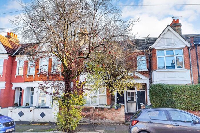 2 Bedroom Flat For Sale In Chandos Road, London, N17